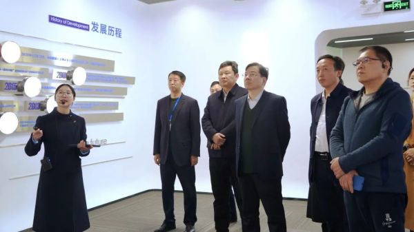 湖南省政協(xié)副主席、省工商聯(lián)主席張健一行到中偉寧鄉(xiāng)產(chǎn)業(yè)基地考察